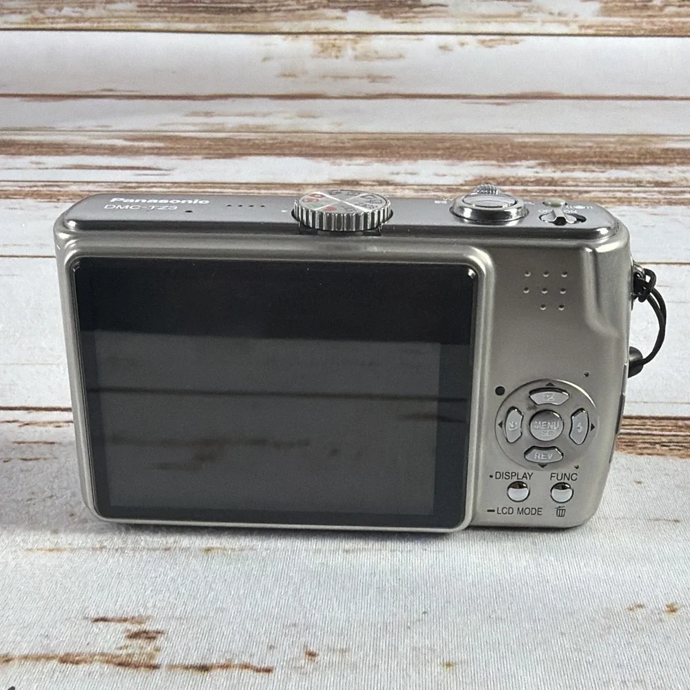 Panasonic Lumix TZ3 10x Zoom Leica Lens Camera Silver NOT WORKING Parts Only
